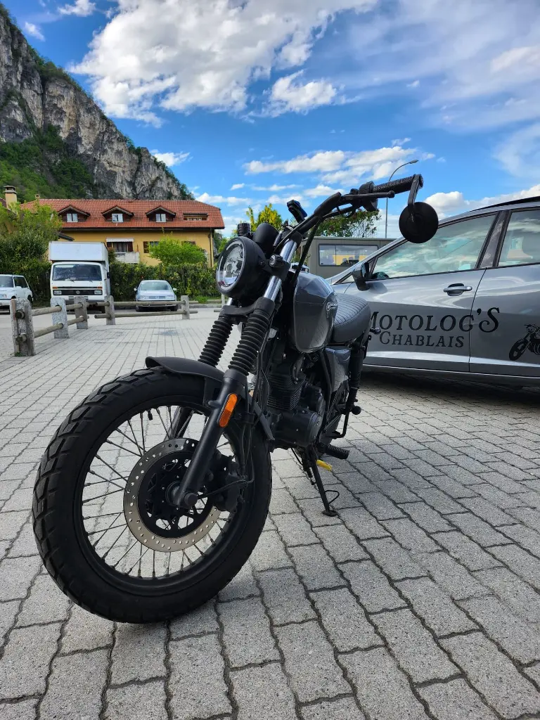 moto_Brixton_avant_droite.webp