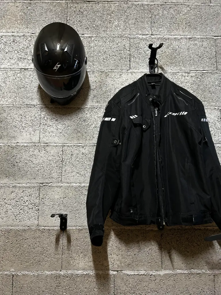 Équipements Moto. Casque/Veste/Gants