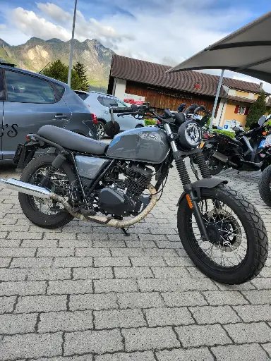 Brixton Cromwell 125 (2021) 